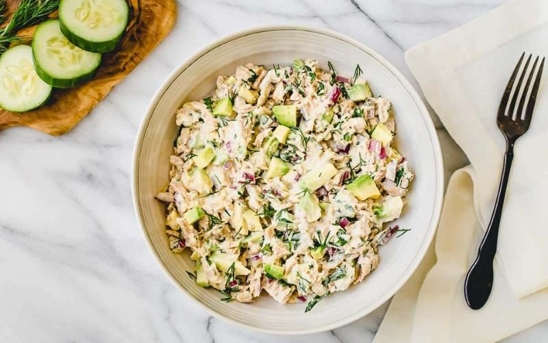 mix the tuna salad